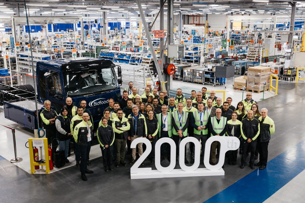 Renault Trucks’tan 2000’inci Elektrikli Kamyon Teslimatı!