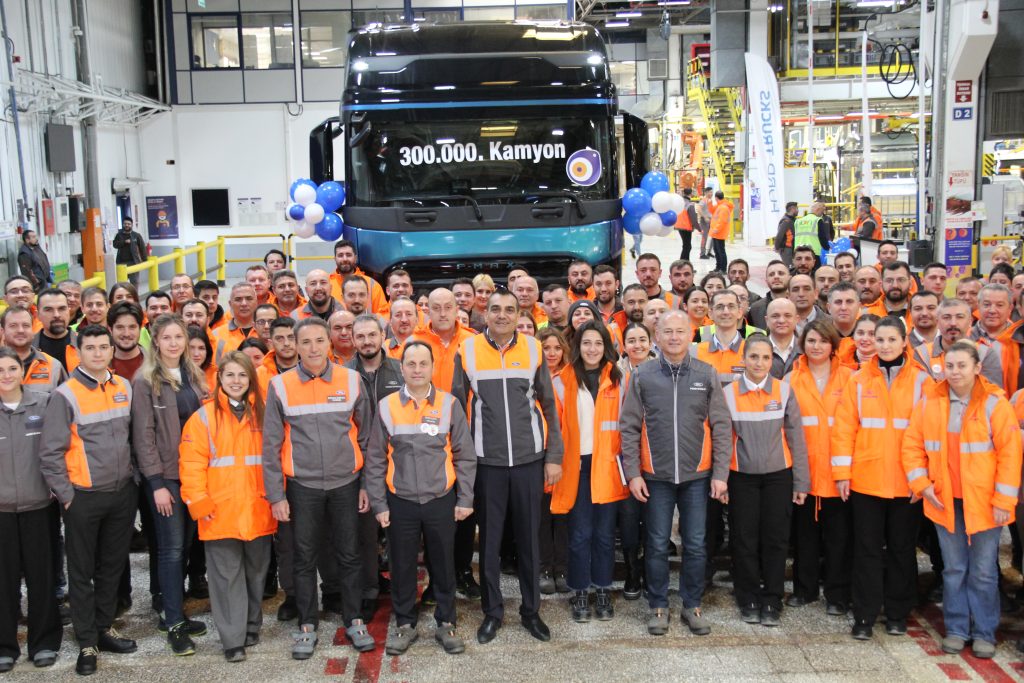 Ford Trucks 300 Bininci Kamyonunu Üretim Hattından İndirdi